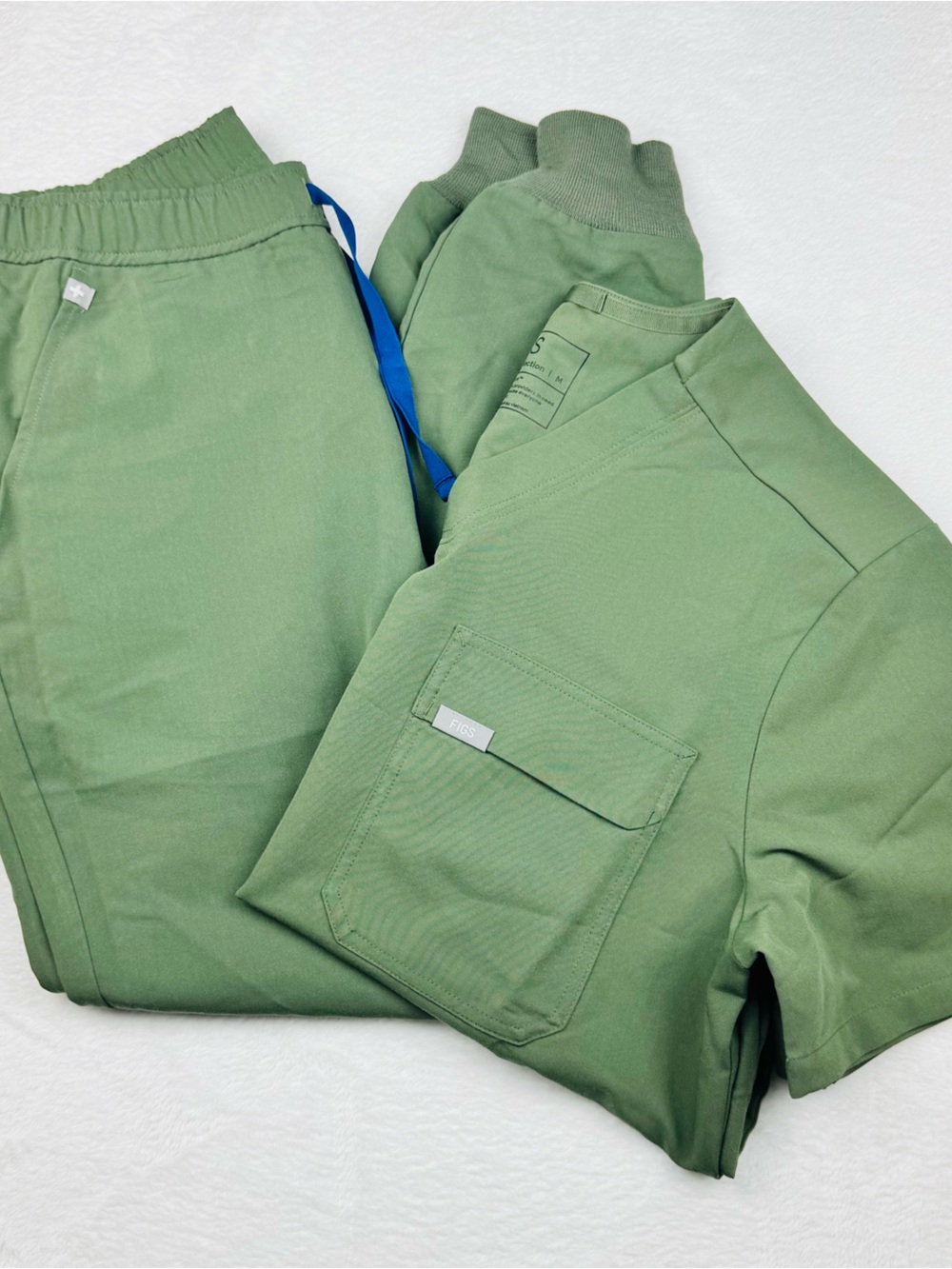 FIGS Technical Collection Scrub Set. Top is size M, Jogger Pants size is M/S.